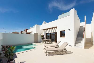 Modernes Wohnen mit privatem Pool an der Costa C&aacute;lida