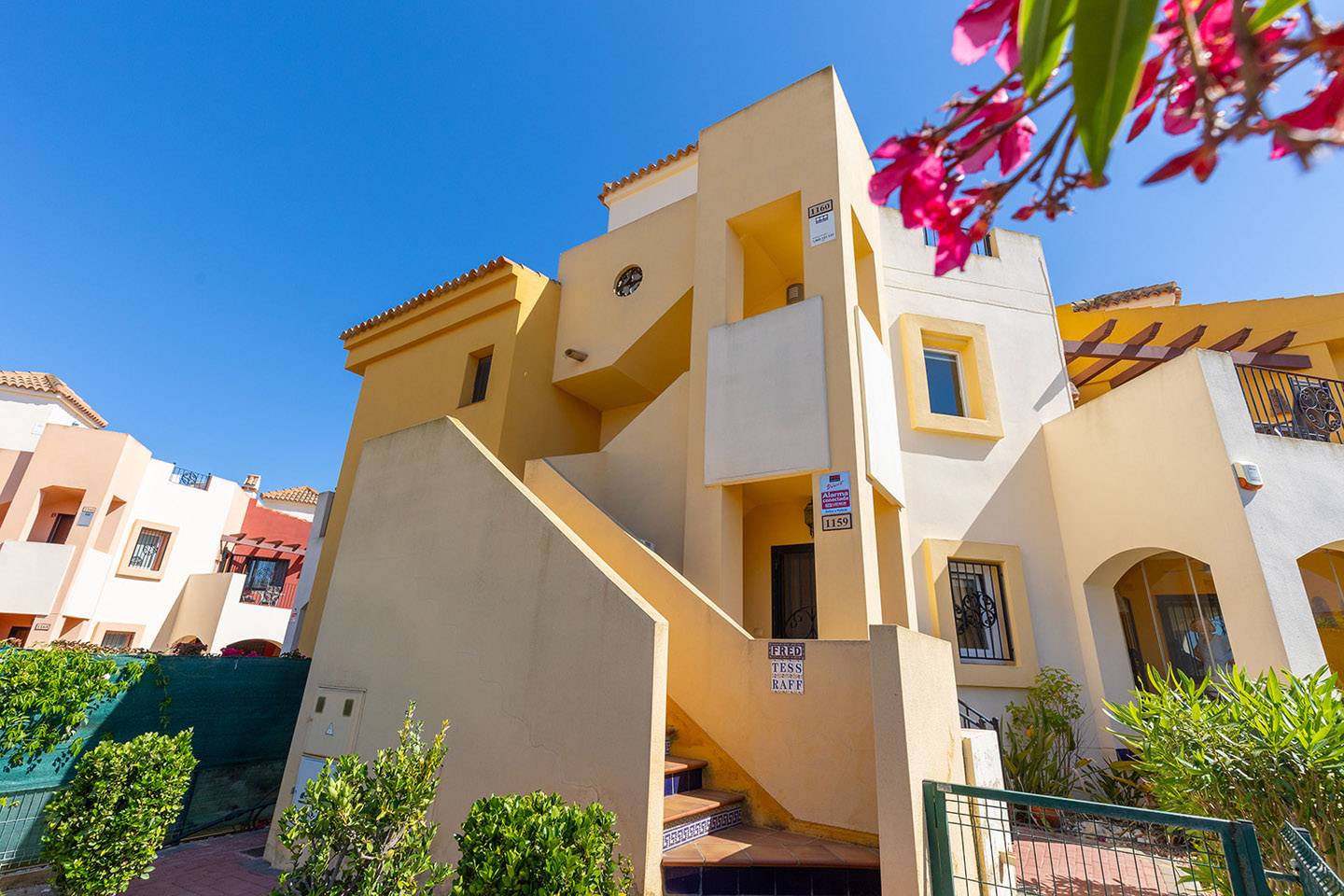 Per direct beschikbaar charmant mediterraan penthouse met privé dakterras
