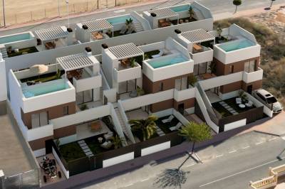 Penthouse with a pool on the roof terrace where the horizon defines your view