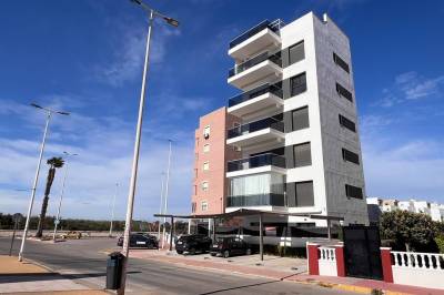 Benedenwoning in residentie “Aqua Nature 2” in La Mata te koop op 400 meter van het brede zandstrand