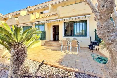 Zonnige schakelwoning in Orihuela Costa met ruimte, rust en sterke investeringswaarde