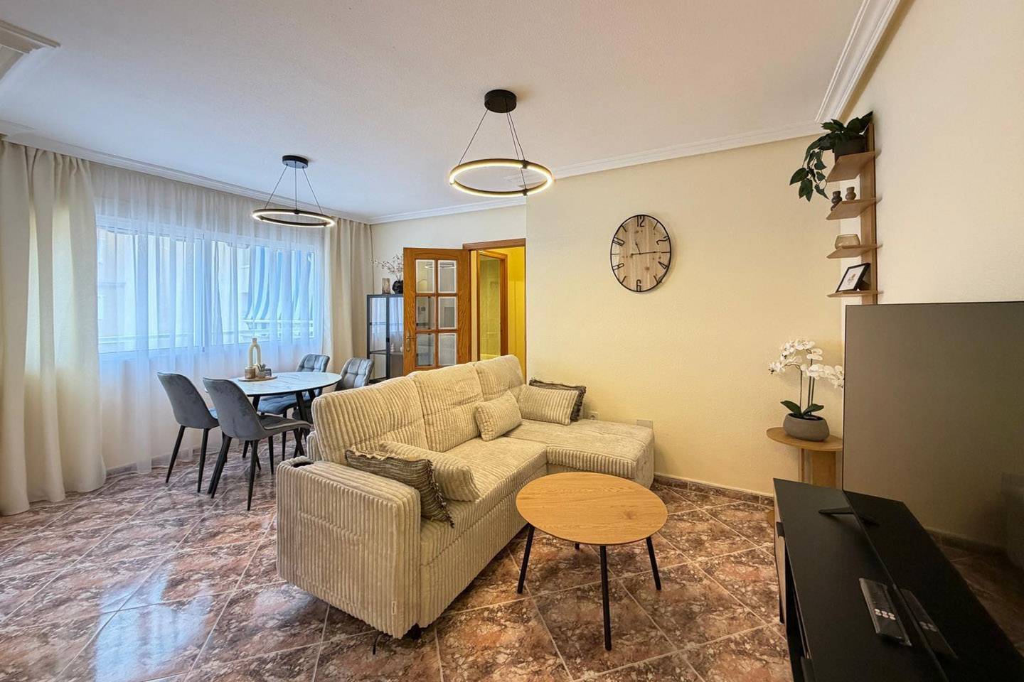 Per direct te aanvaarden appartement op 200 meter van het strand en nabij de boulevard van Torrevieja