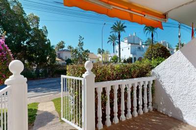 Instapklare bungalow in Villamart&iacute;n met ruime terrassen op een toplocatie aan de Costa Blanca