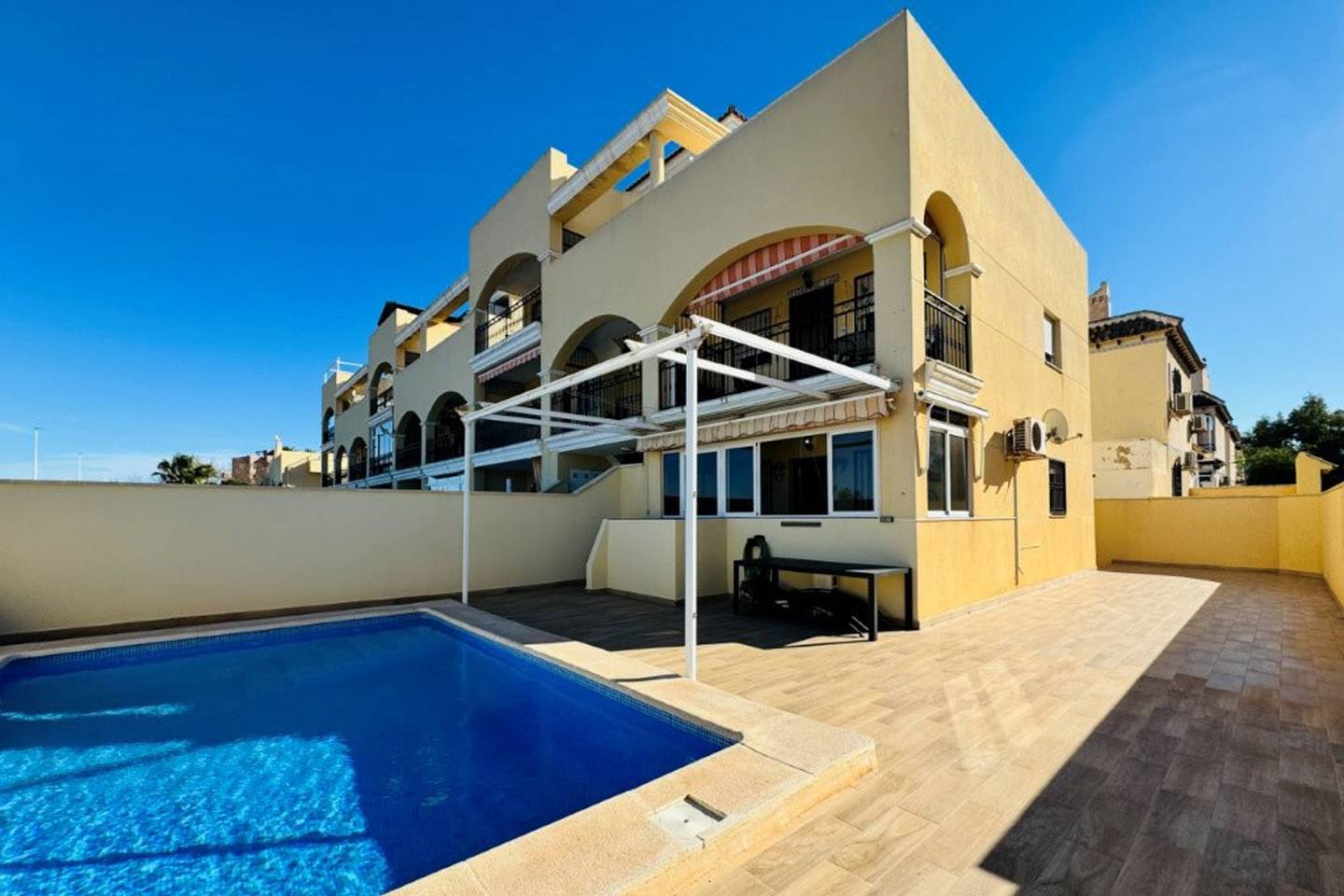 beganegrond_appartement_met_prive_zwembad_in_la_mata_21_original