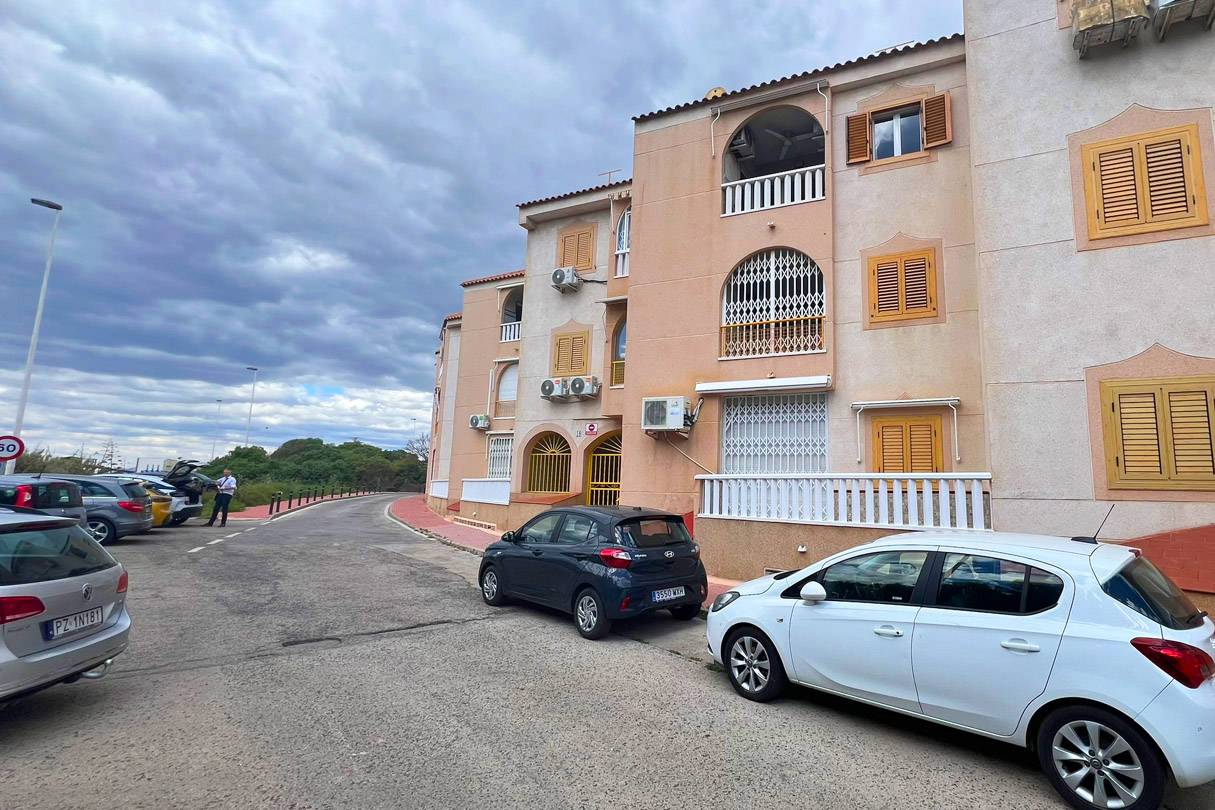Penthouse met dakterras te koop in de badplaats Torrevieja op 400 meter van het strand