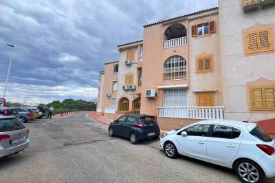 Penthouse met dakterras te koop in de badplaats Torrevieja op 400 meter van het strand