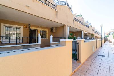 gevelaanzicht  herverkoop benedenwoning Villamartin, orihuela costa