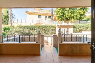 terras achterzijde  herverkoop benedenwoning Villamartin, orihuela costa