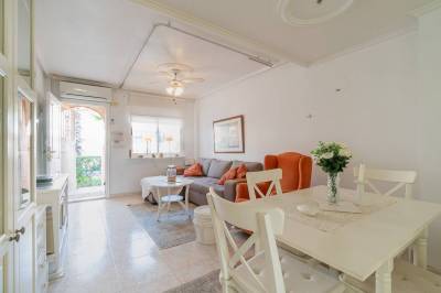 Playa Flamenca herverkoopwoning living