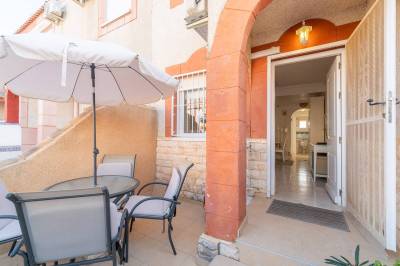 Playa Flamenca herverkoopwoning terras voorzijde