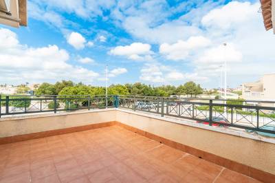 hoekwoning met groot buitenterras in Orihuela Costa balkon