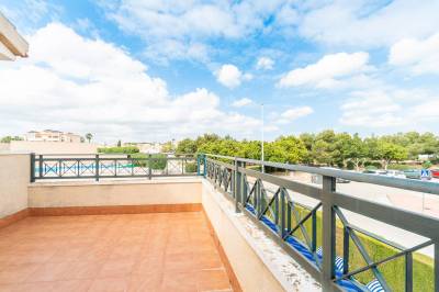 hoekwoning met groot buitenterras in Orihuela Costa balkonterras