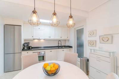 hoekwoning met groot buitenterras in Orihuela Costa keuken