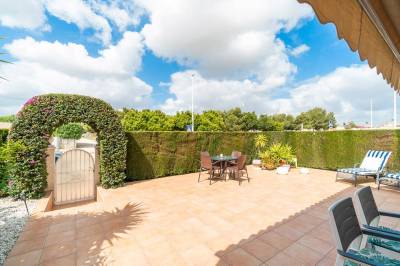 hoekwoning met groot buitenterras in Orihuela Costa buitenruimte