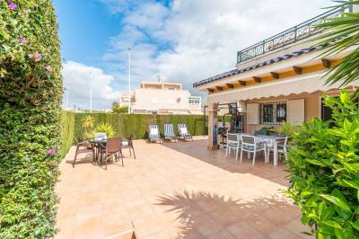 hoekwoning met groot buitenterras in Orihuela Costa hoekterras