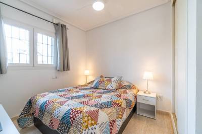 hoekwoning met groot buitenterras in Orihuela Costa dubbele slaapkamer