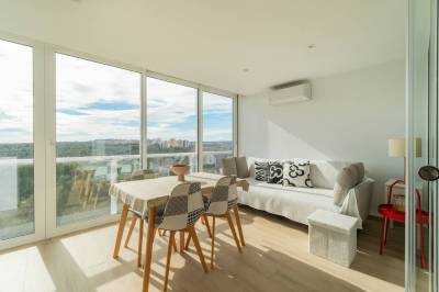 Door architect gerenoveerd appartement met vrij uitzicht op pijnboombos en zee in Guardamar