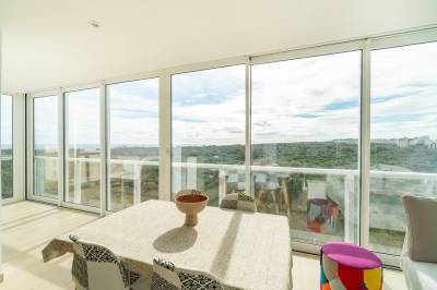 Gerenoveerd appartement met duin en zeezicht in Guardamar eethoek balkonterras