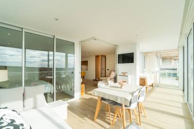 Gerenoveerd appartement met duin en zeezicht in Guardamar eethoek balkonterras