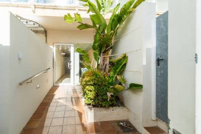 Gerenoveerd appartement met duin en zeezicht in Guardamar inkom