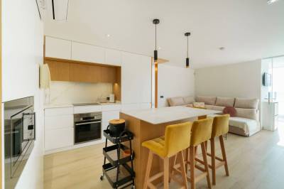 Gerenoveerd appartement met duin en zeezicht in Guardamar keukeneiland