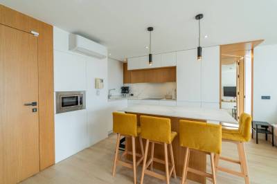 Gerenoveerd appartement met duin en zeezicht in Guardamar keuken eethoek