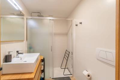 Gerenoveerd appartement met duin en zeezicht in Guardamar badkamer