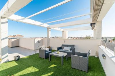 Zuid geori&euml;nteerd penthouse in Orihuela zithoek dakterras