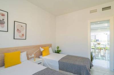 Zuid geori&euml;nteerd penthouse in Orihuela kleine slaapkamer