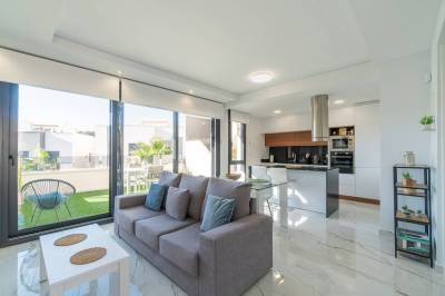 Zuid geori&euml;nteerd penthouse in Orihuela living