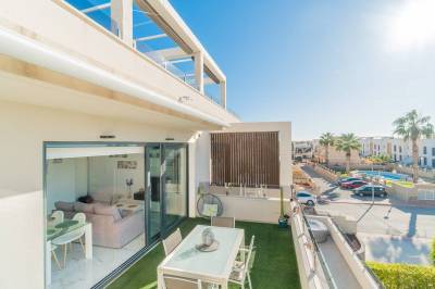 Zuid geori&euml;nteerd penthouse in Orihuela balkonterras