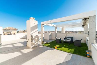 Zuid geori&euml;nteerd penthouse in Orihuela dakterras