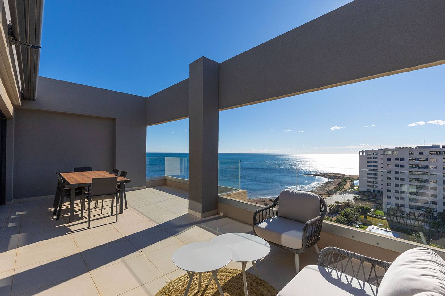 Wonen in een Penthouse met de Middellandse Zee als dagelijks uitzicht in de wijk Punta Prima aan de Costa Blanca Zuid