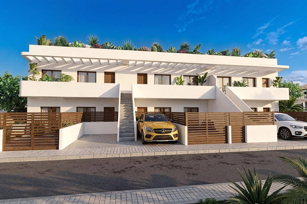 Mediterrane bungalowwoningen met zonovergoten dakterras in het hart van de badplaats Pilar de la Horadada